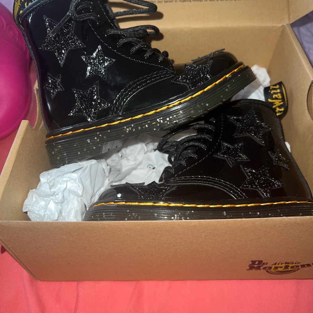 A brand new pair of dr martens little girl size 6 black shoe boot